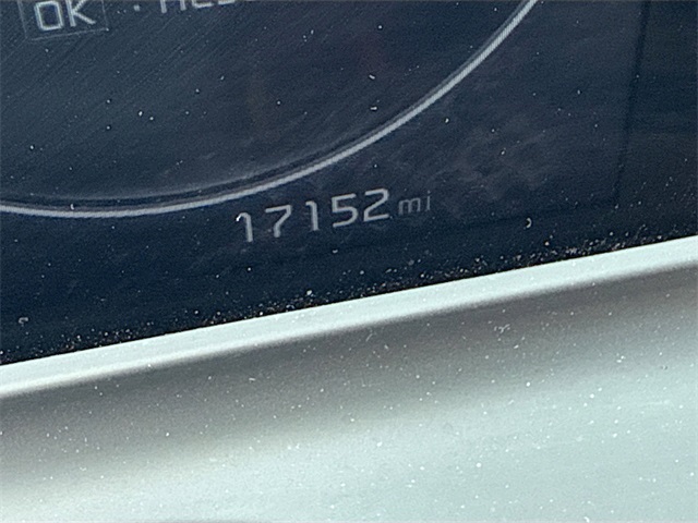 Vehicle image 22 of 36