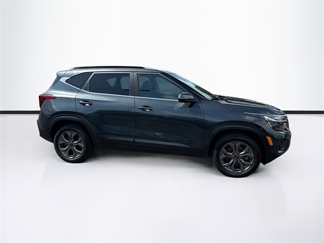 Vehicle image 4 of 36