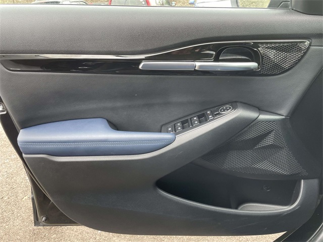 Vehicle image 26 of 36
