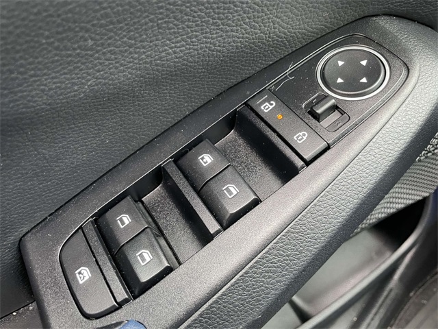 Vehicle image 27 of 36