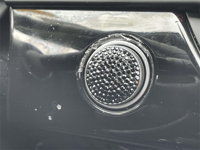Vehicle image 33 of 36