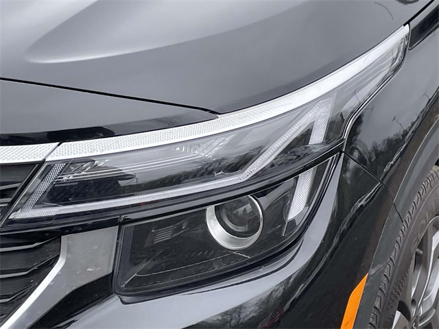 Vehicle image 9 of 36