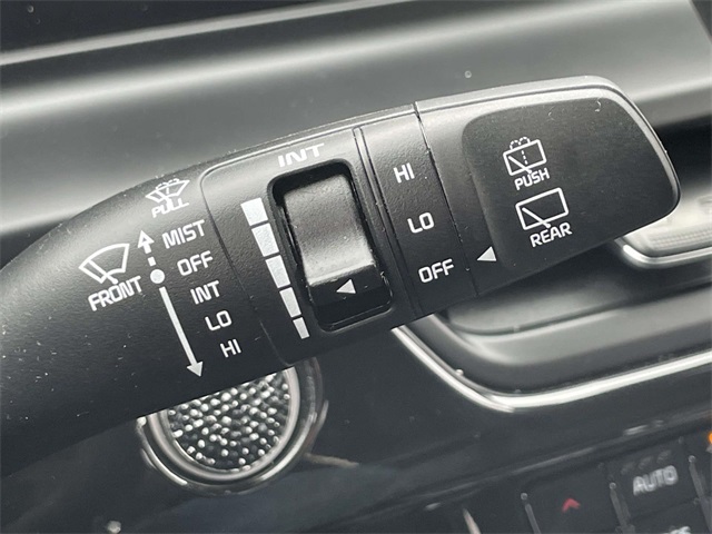 Vehicle image 32 of 36