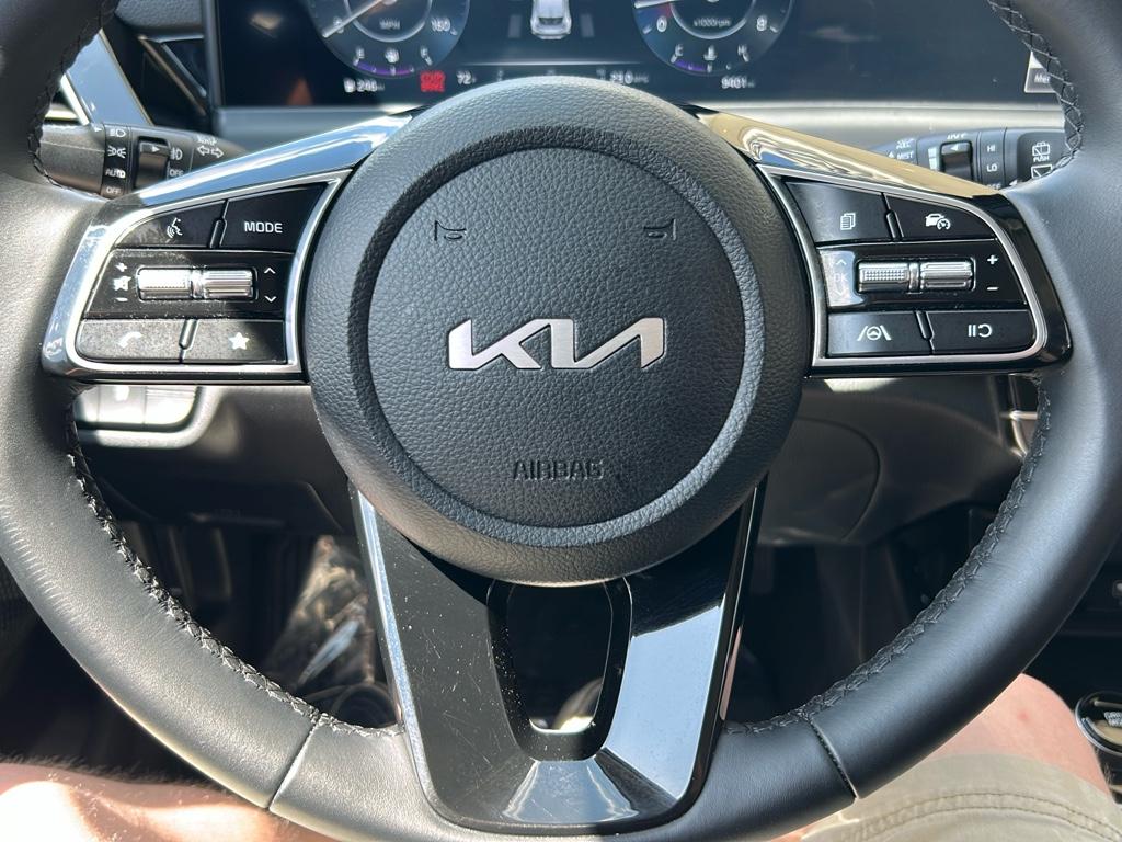 Vehicle image 14 of 28