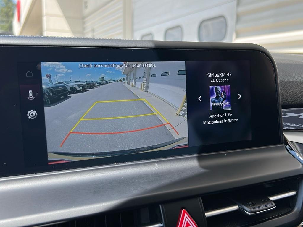 Vehicle image 16 of 28