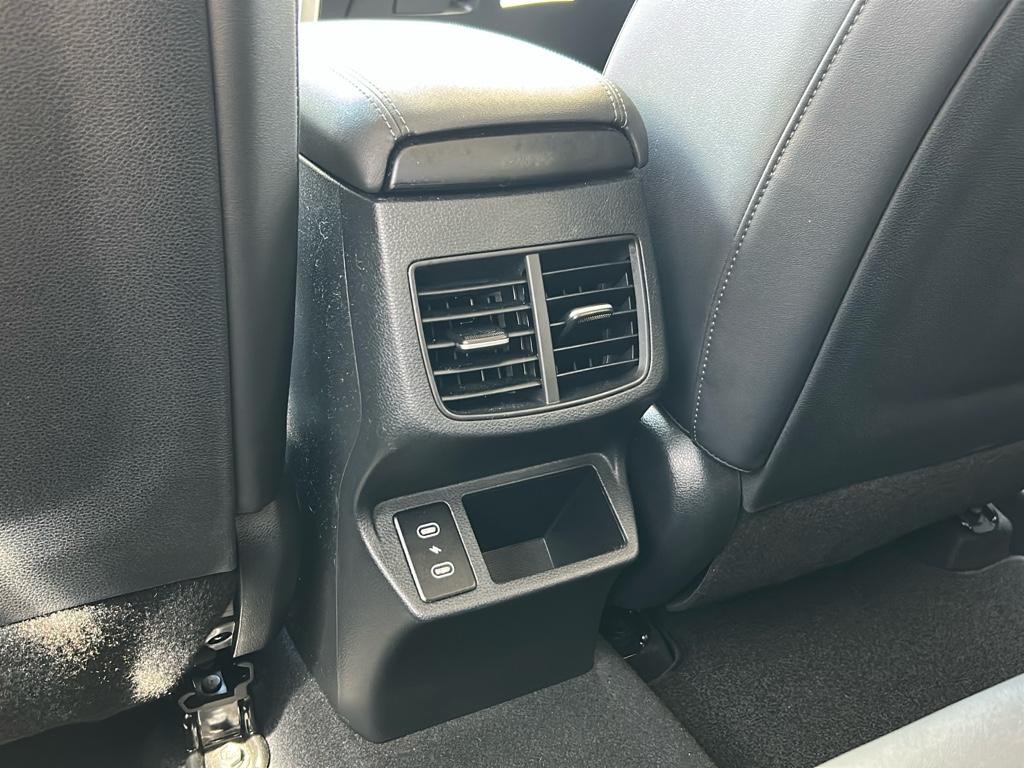 Vehicle image 22 of 28
