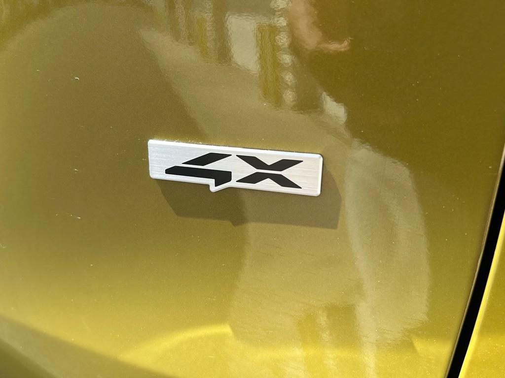 Vehicle image 26 of 28