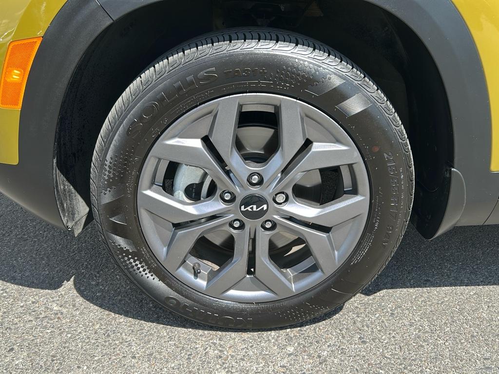 Vehicle image 7 of 28