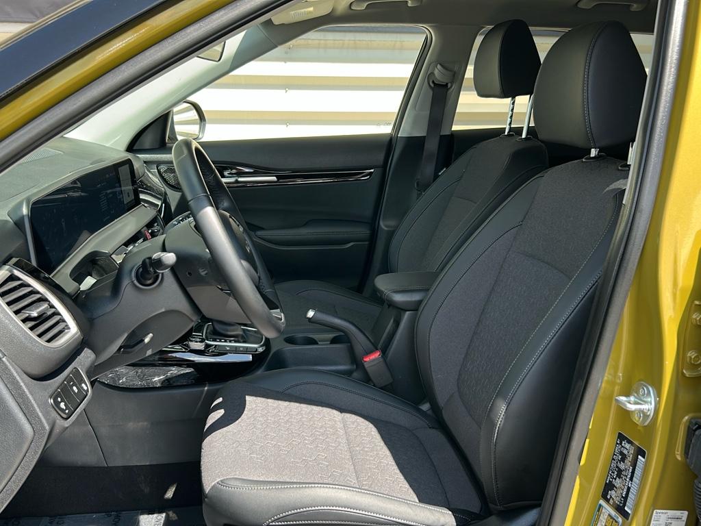 Vehicle image 9 of 28