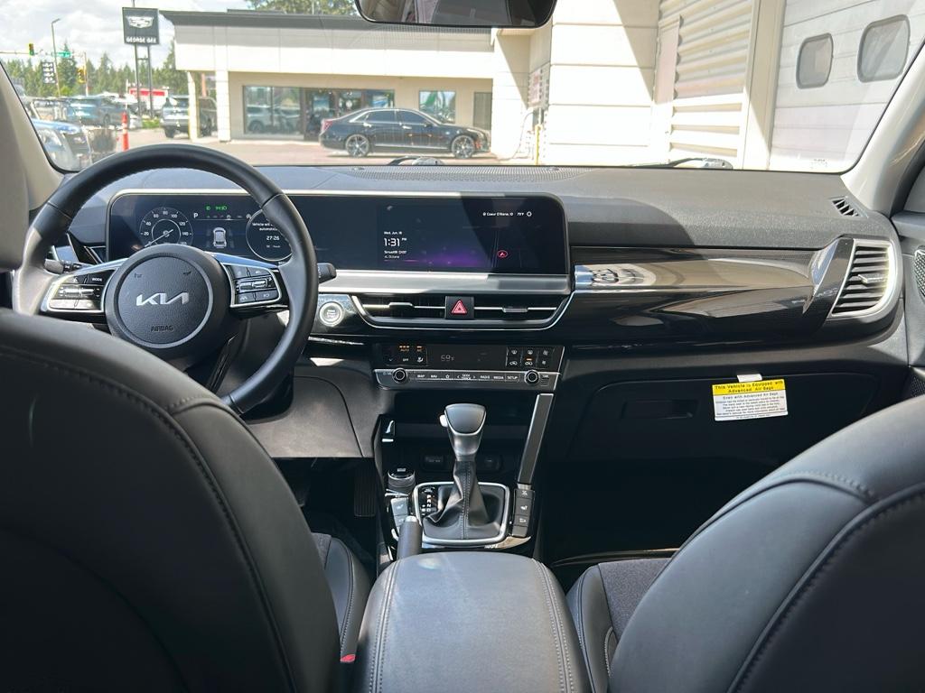 Vehicle image 13 of 28