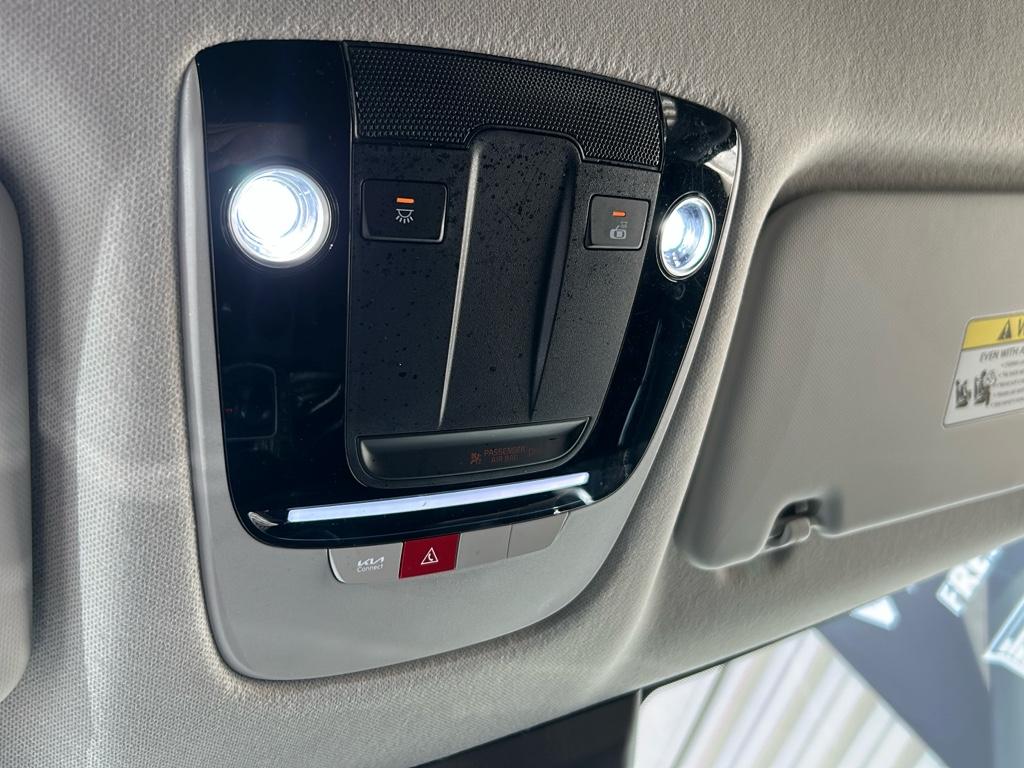 Vehicle image 24 of 28