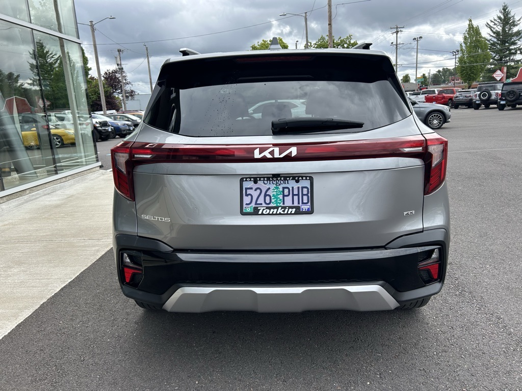 Vehicle image 7 of 28