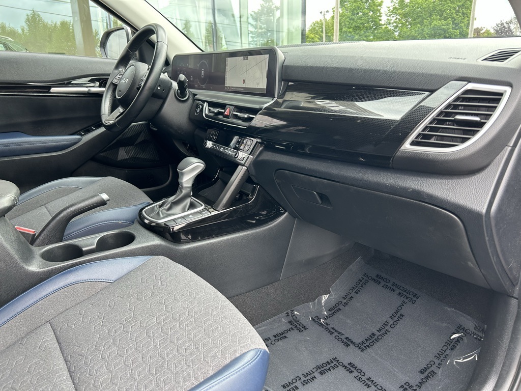 Vehicle image 26 of 28