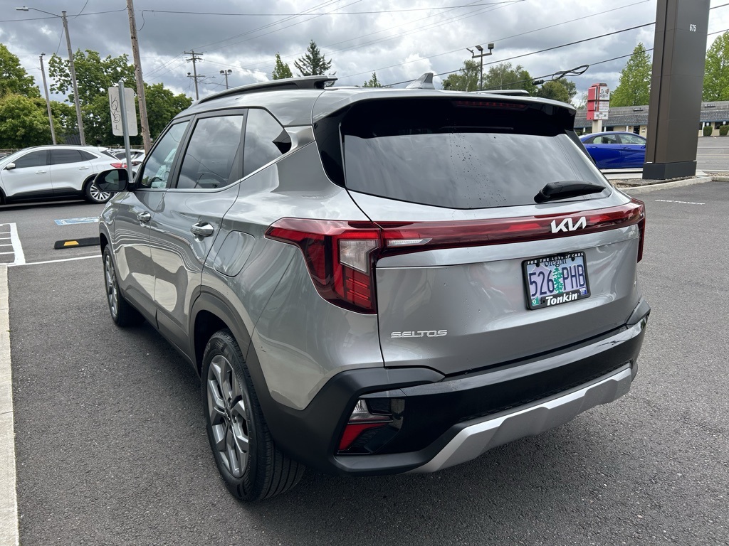 Vehicle image 8 of 28