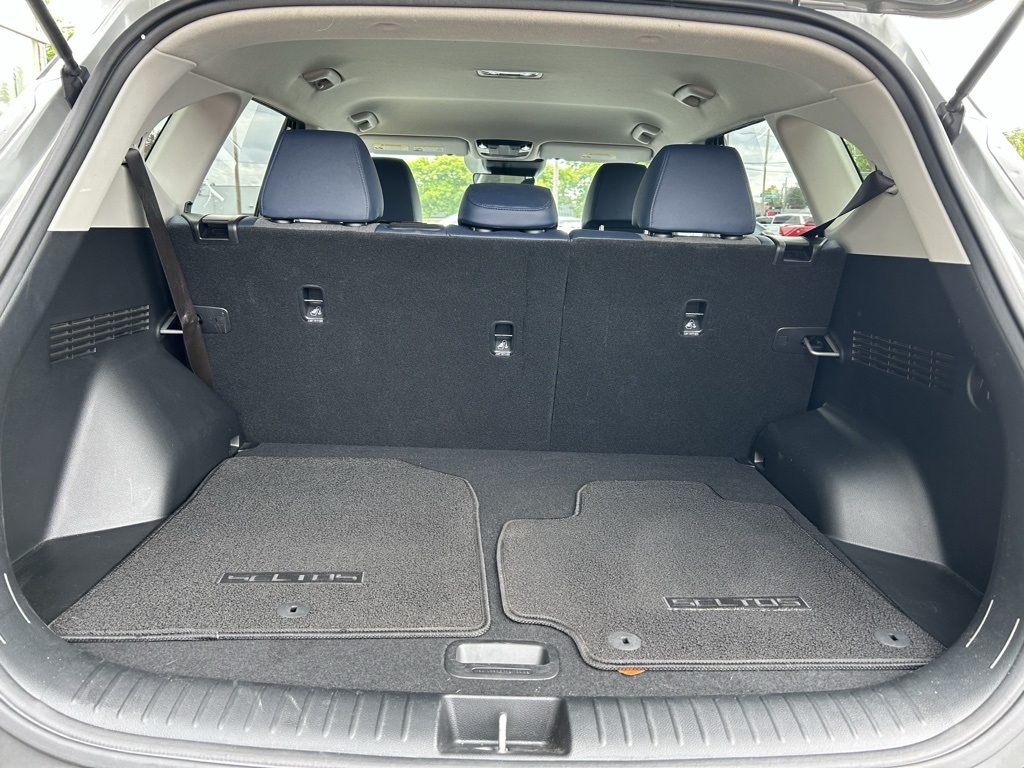 Vehicle image 25 of 28