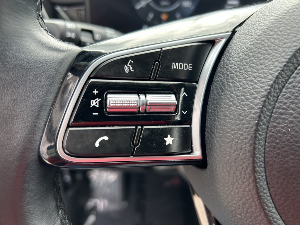 Vehicle image 14 of 28