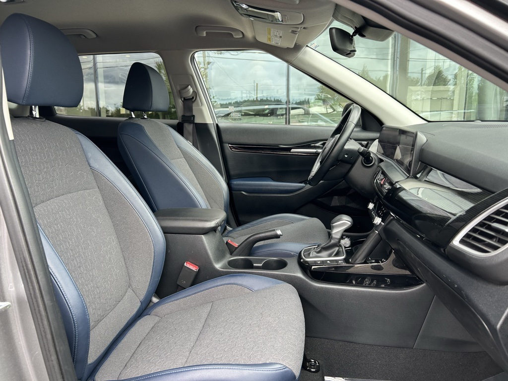 Vehicle image 27 of 28