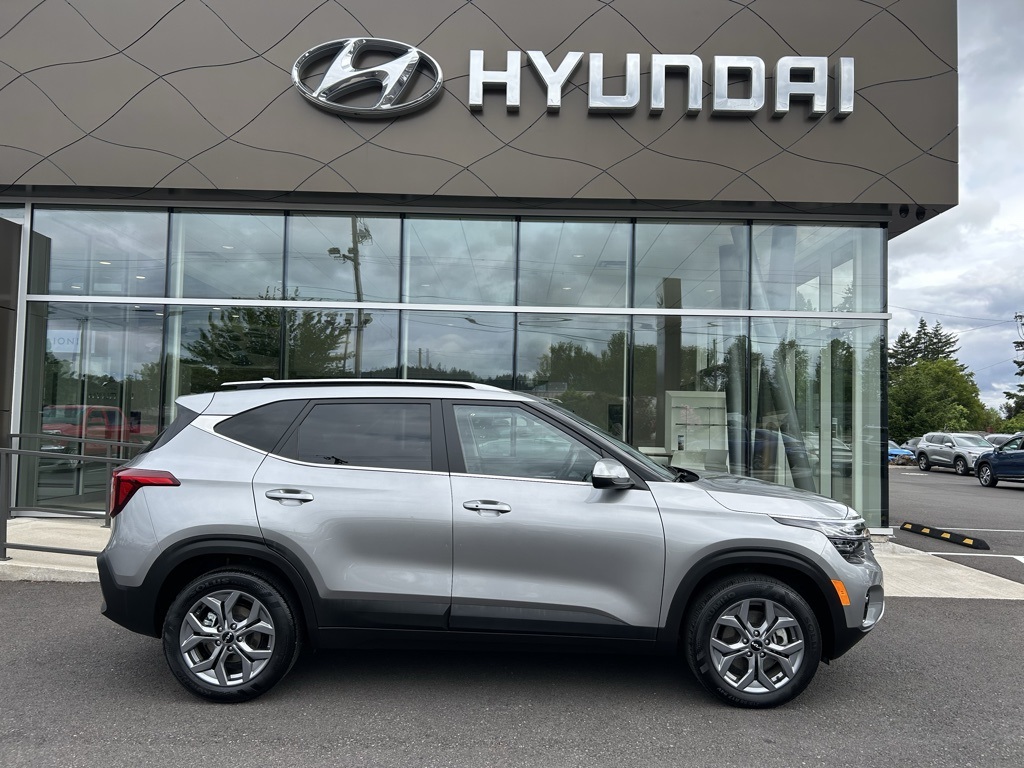 Vehicle image 5 of 28