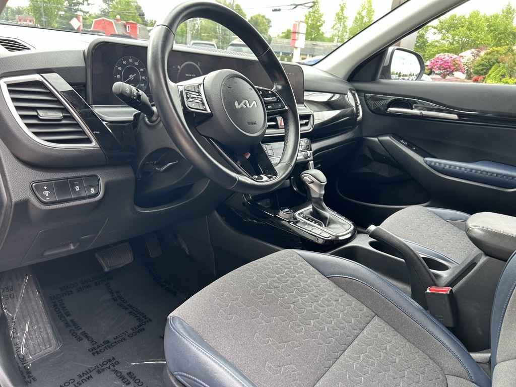 Vehicle image 12 of 28