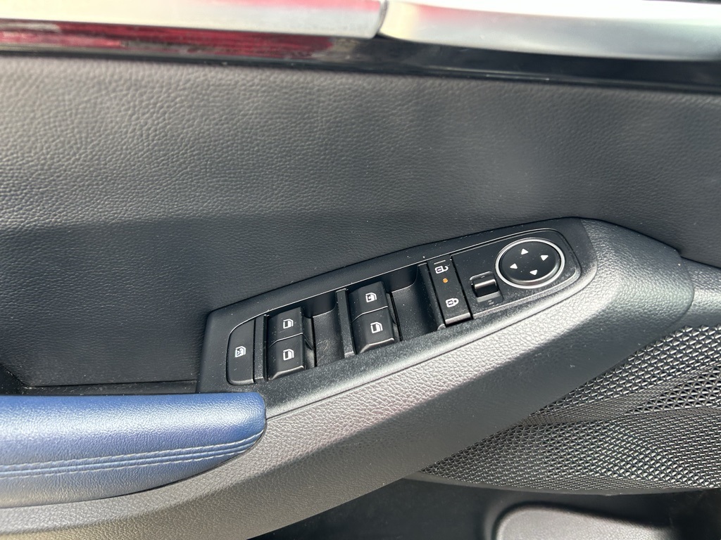 Vehicle image 11 of 28