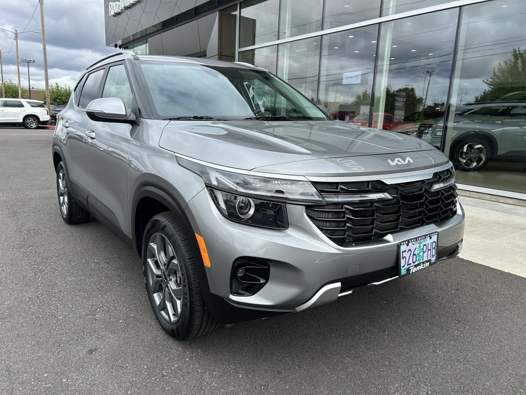 Vehicle image 4 of 28