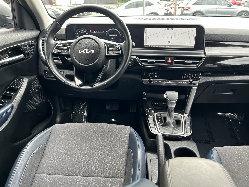 Vehicle image 23 of 28
