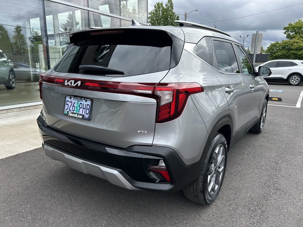 Vehicle image 6 of 28