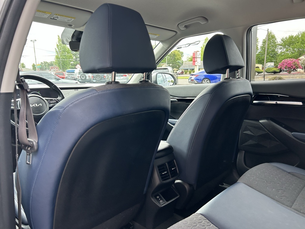 Vehicle image 22 of 28