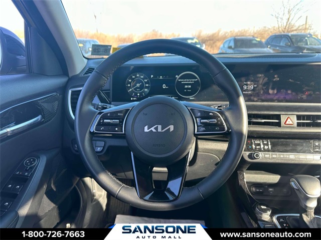 Vehicle image 13 of 33