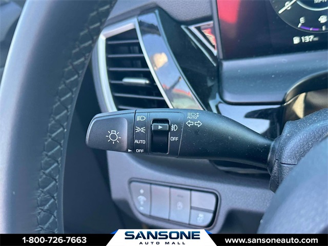Vehicle image 21 of 33