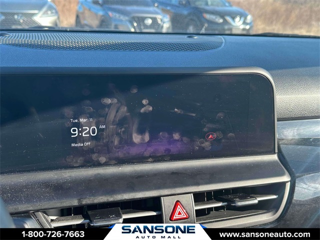 Vehicle image 25 of 33