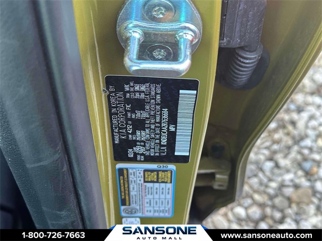 Vehicle image 17 of 33