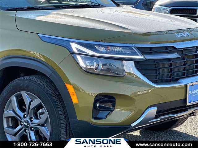 Vehicle image 8 of 33