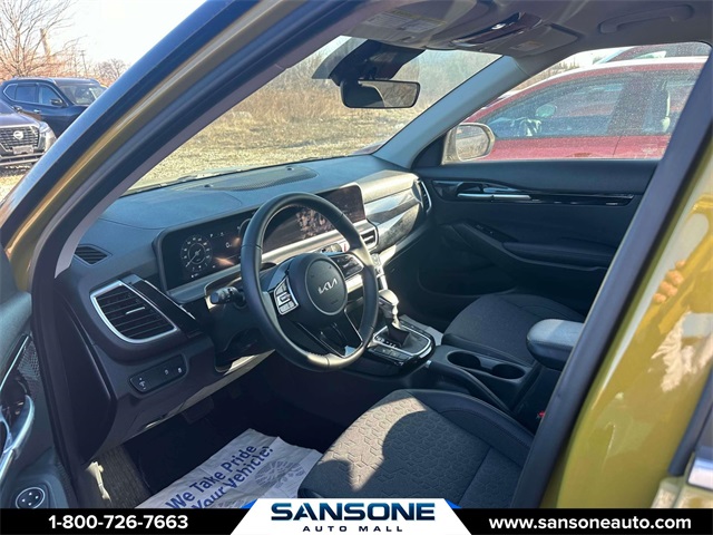 Vehicle image 14 of 33