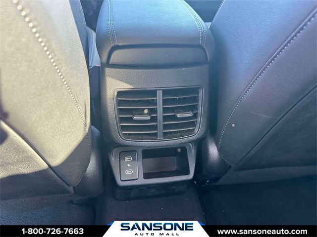 Vehicle image 11 of 33