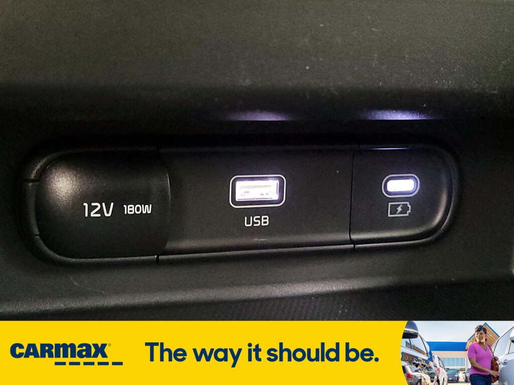 Vehicle image 24 of 28