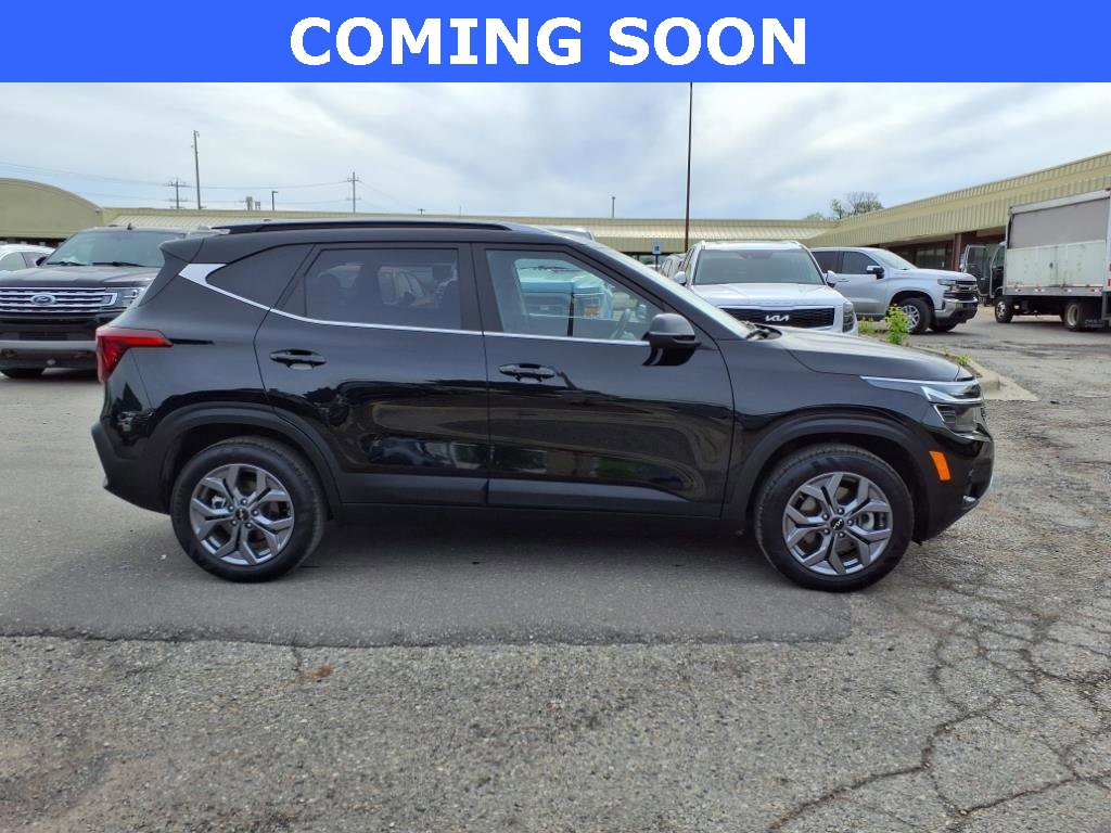 Vehicle image 4 of 24