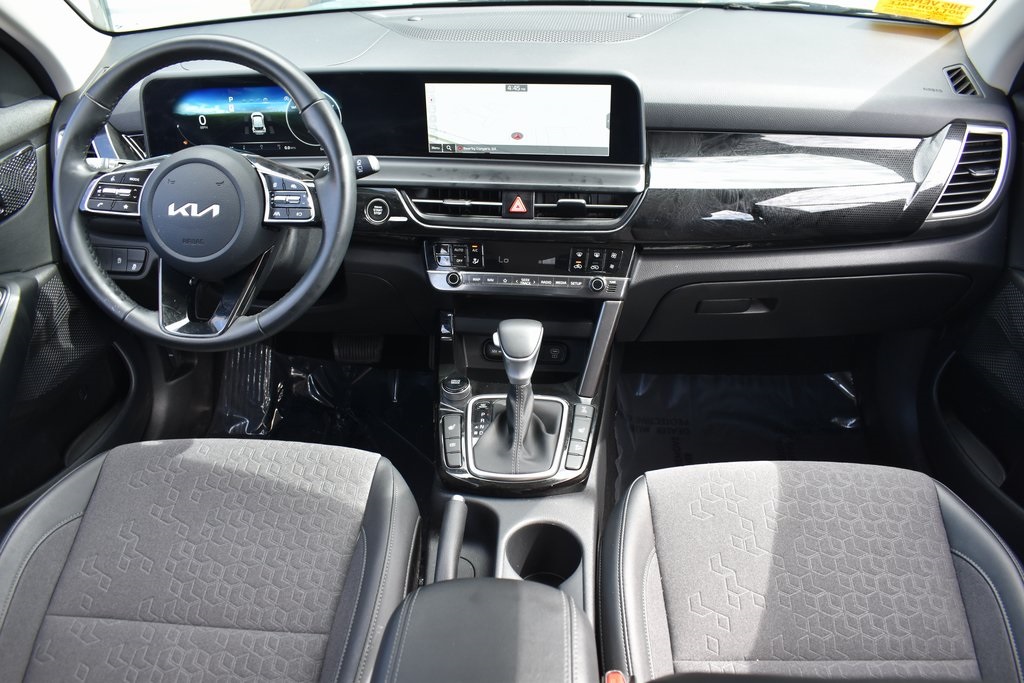 Vehicle image 29 of 32