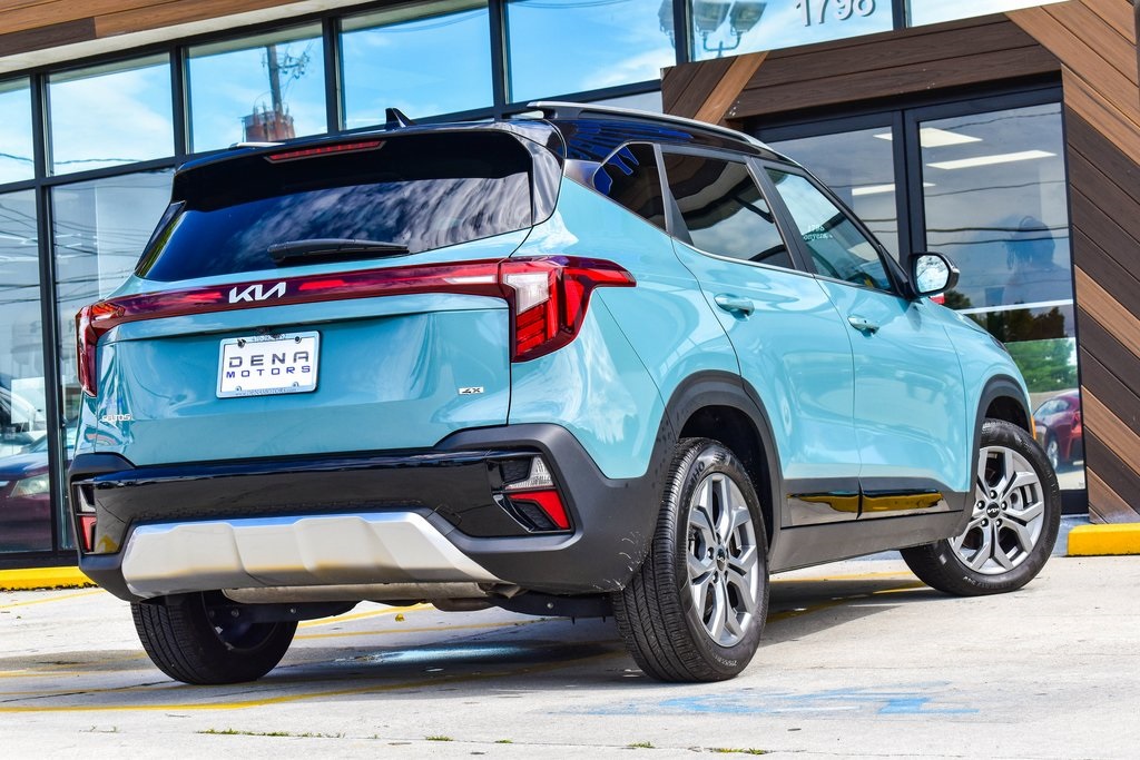 Vehicle image 4 of 32