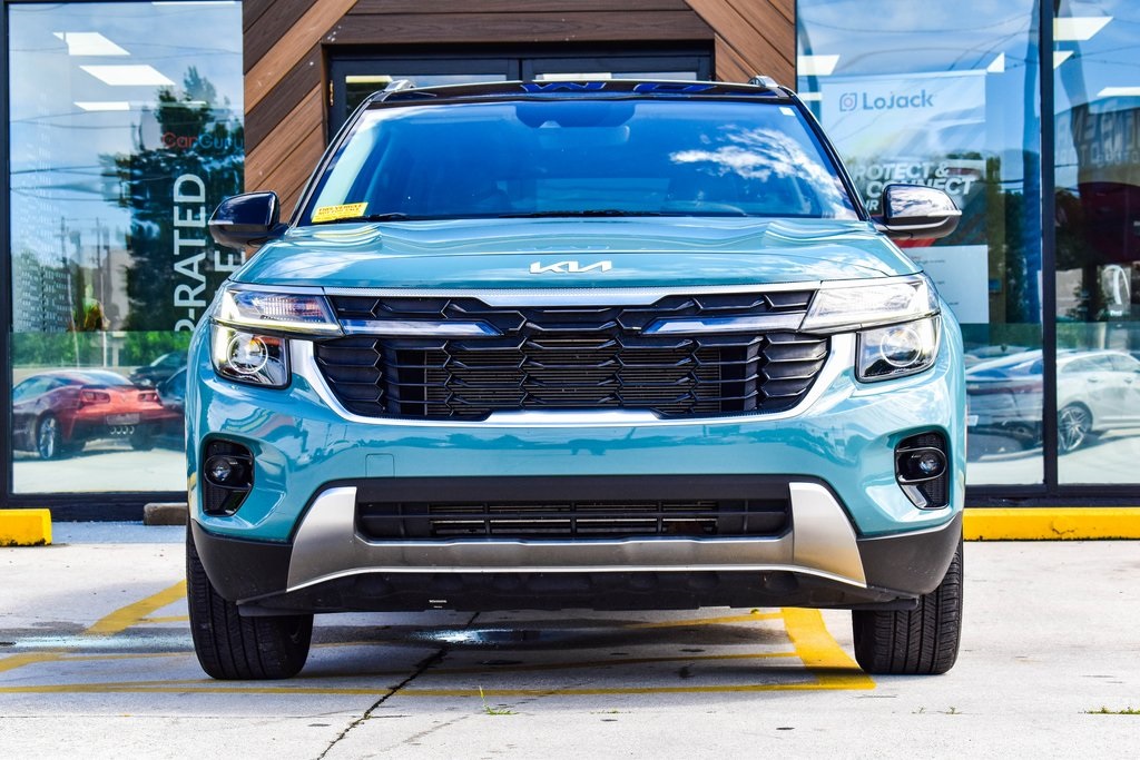 Vehicle image 2 of 32