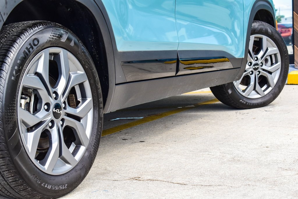 Vehicle image 13 of 32