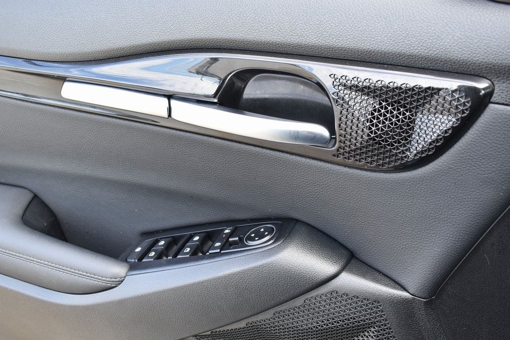 Vehicle image 20 of 32