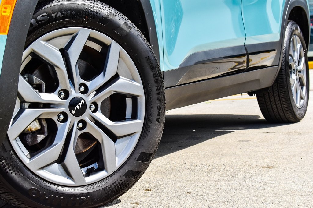 Vehicle image 9 of 32