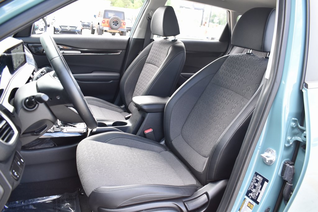 Vehicle image 23 of 32