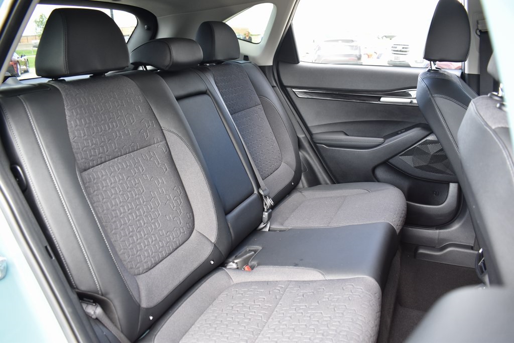 Vehicle image 26 of 32