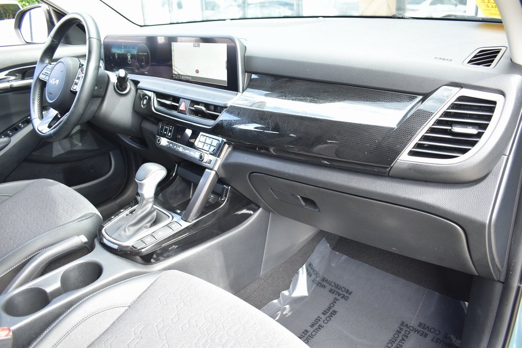 Vehicle image 28 of 32