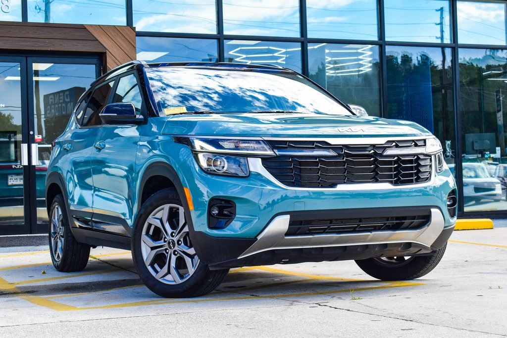 Vehicle image 3 of 32