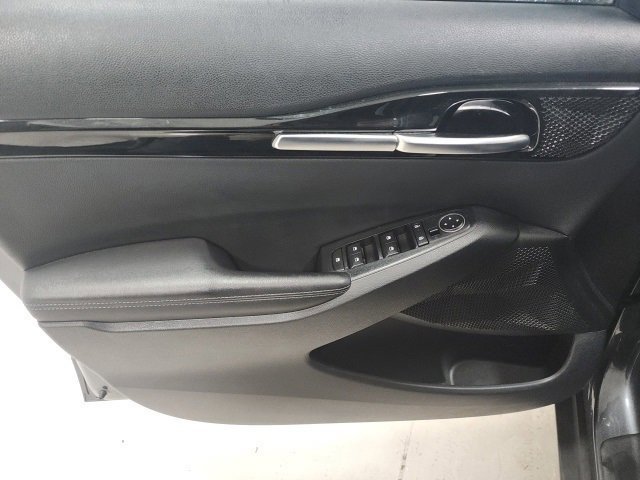 Vehicle image 25 of 30
