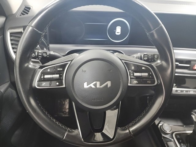 Vehicle image 28 of 30