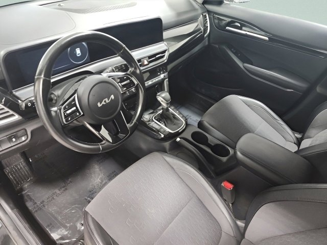 Vehicle image 15 of 30